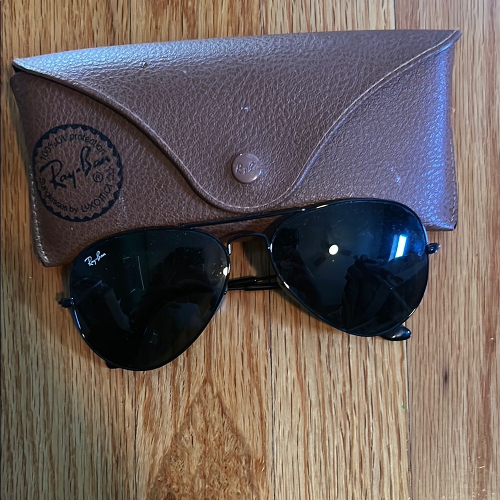 Ray-Ban Black Aviator Sunglasses with Brown Case
